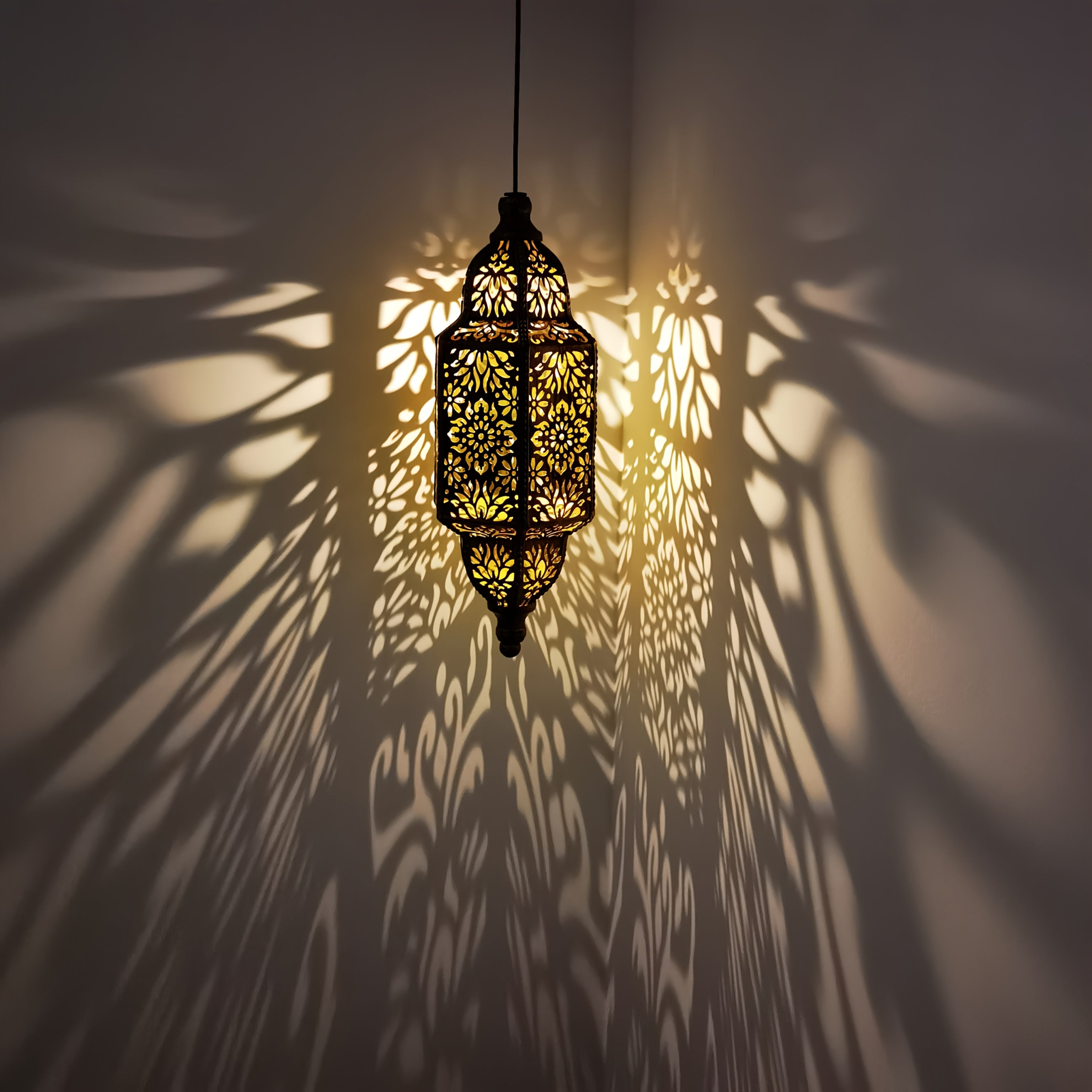 Outdoor Garden Decoration Featuring a Waterproof Metal Solar Light with a Moroccan Design, Perfect for Enhancing Your Courtyard, Porch, Or Backyard.